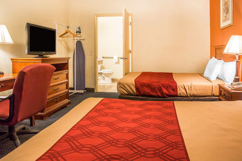 Econo Lodge Norwalk Exterior photo